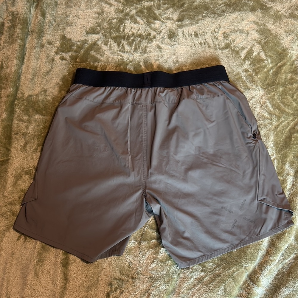 Army green men’s tactical shorts - Picture 3 of 3